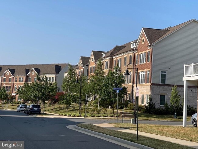 Photo - 44711 Plympton Square