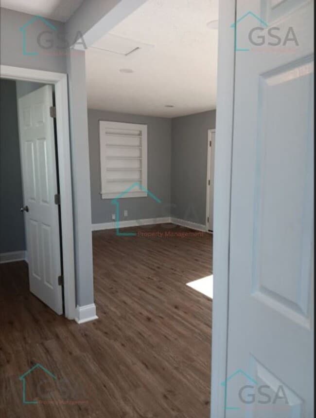 Photo - 3 Bedroom 2 Bath Available!