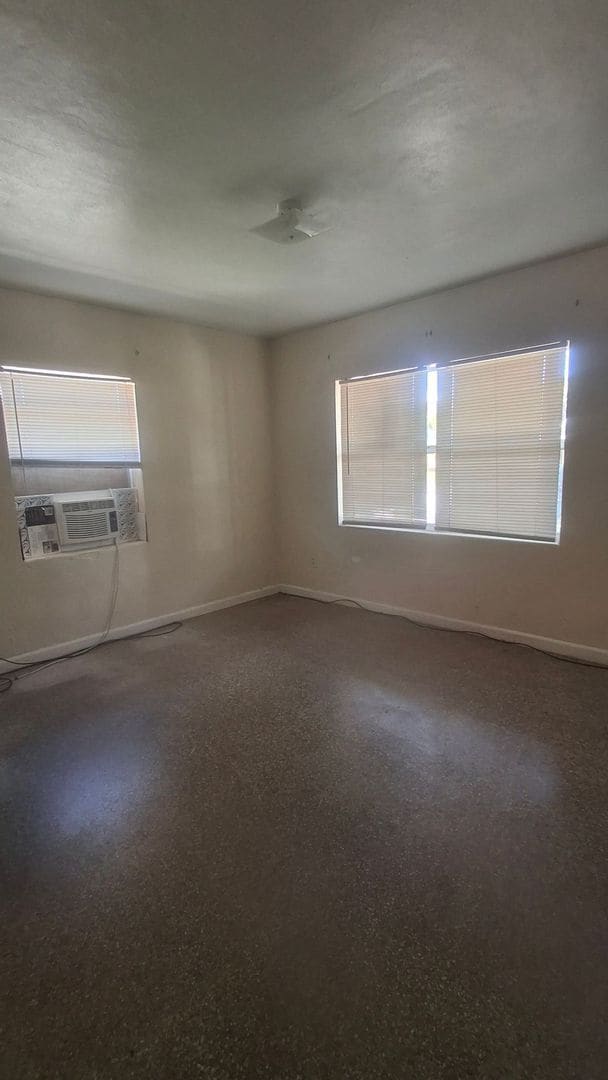 Photo - MOVE IN READY!!!