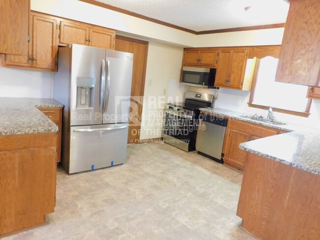 Photo - 8521 Richardsonwood Rd