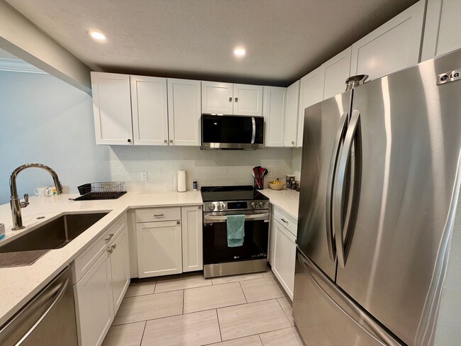 Photo - Updated 3 Bed 2.5 Bath Townhouse - SoHo / Hyde Park Area