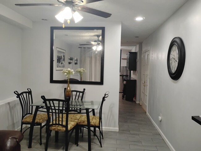 Photo - 1025 Landmark Dr Unit Cozy Apartment
