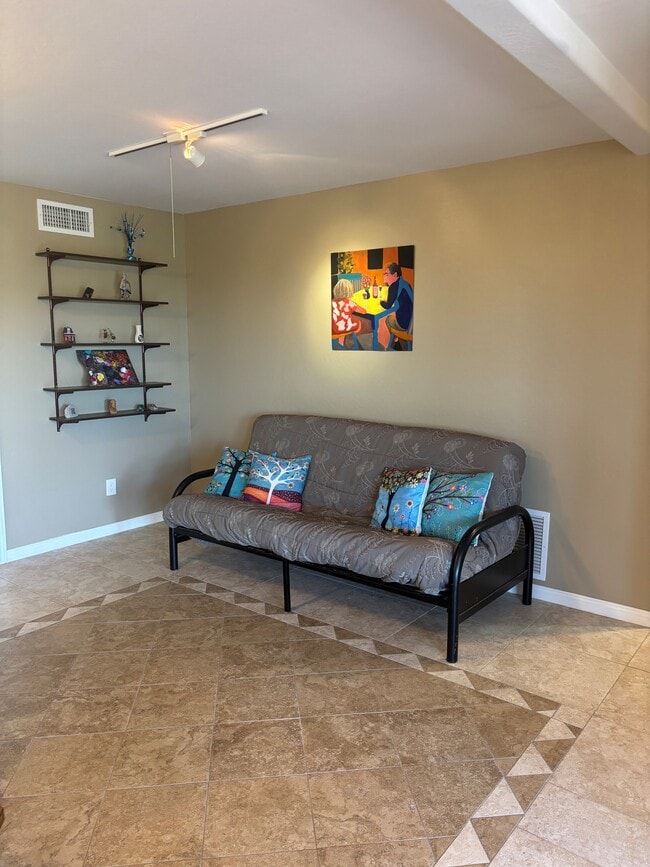 Photo - 1065 Longview Dr