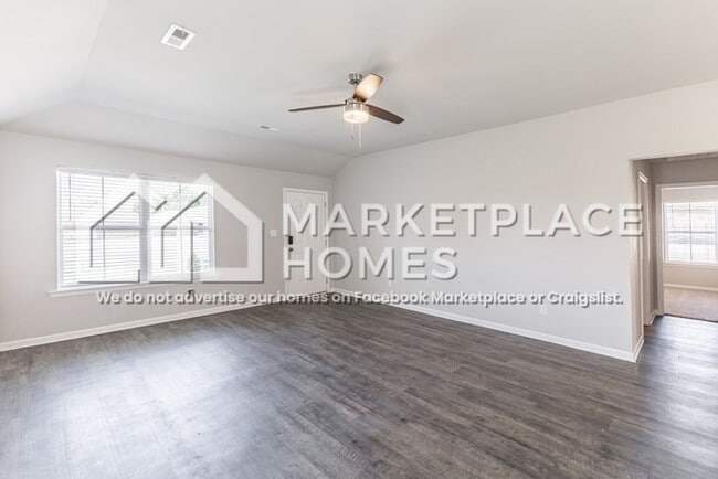 Photo - 135 Broughton St