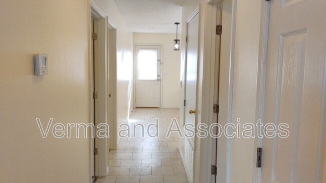 Photo - 44 Holly Dr Unit B