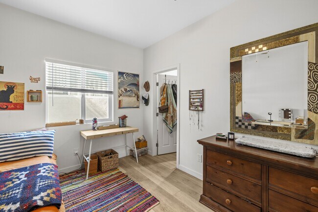 Photo - 5010 Gary St