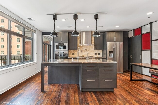 Photo - 33 W Huron St Unit 810