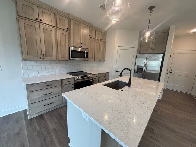 Photo - 123/125/127/129 Sheridan Unit 129 Sheridan