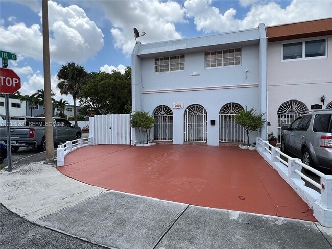 Building Photo - 1820 W 72nd Pl