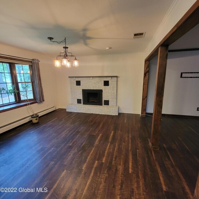 Photo - 104 Serif Ln