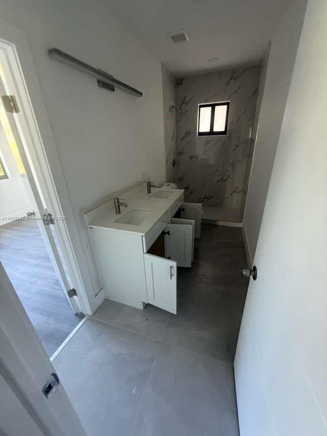 Photo - 1779 NW 93rd St Unidad 1779