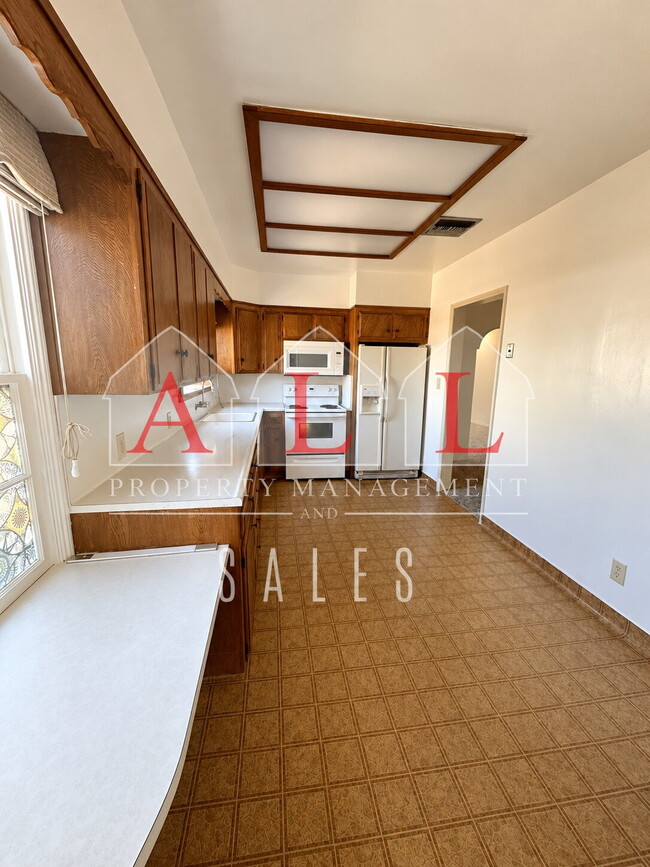 2520 La Siesta Dr