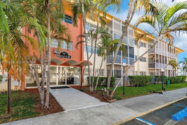 Building Photo - 16800 NE 15th Ave Unit 115
