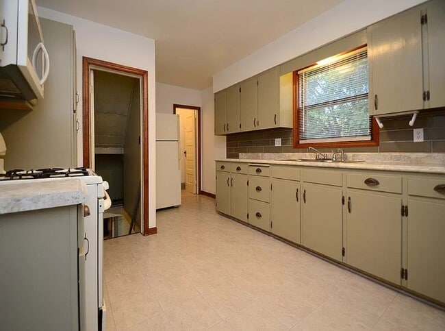 Photo - Beautiful Benson Three Bedroom!