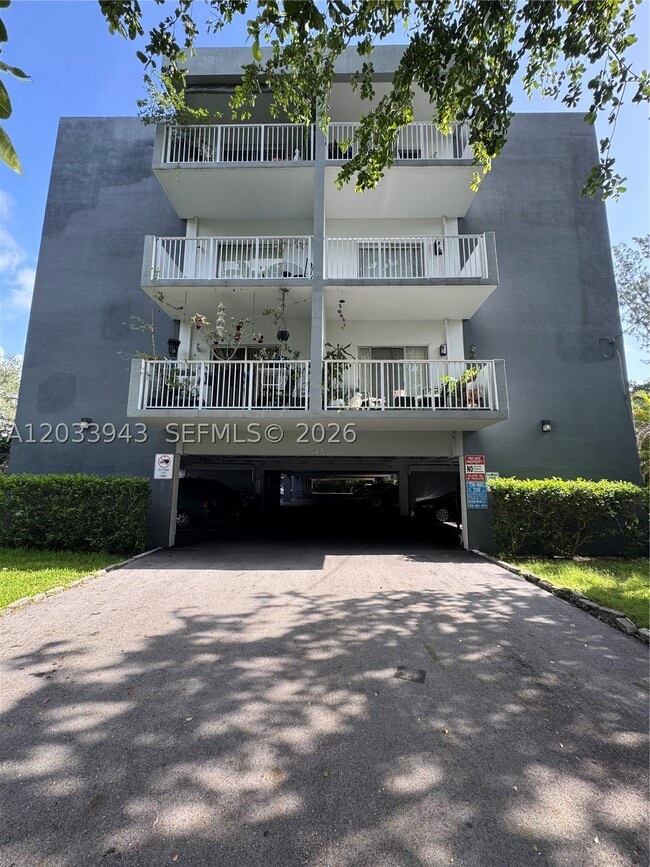 Building Photo - 645 NE 121st St Unit 304