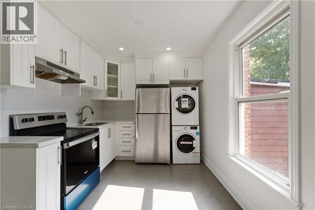 Photo - 934 Barton St E Unit 2