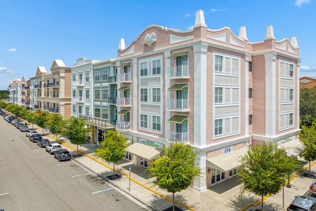 Building Photo - The Flats At Avalon Park