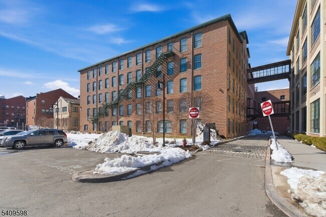 Photo - 160 Lafayette St Unit 105