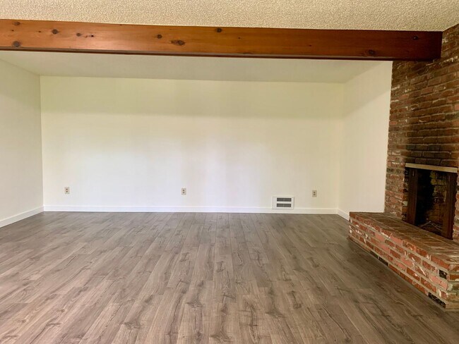 Photo - E1504 Unit B