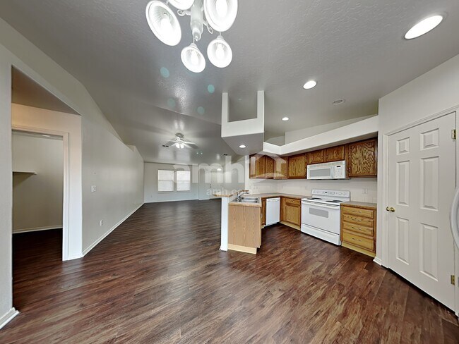 Photo - 3062 W Pudu St