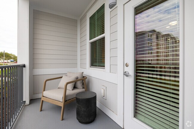 1BR, 1BA - 783SF - Balcony - Madison Midtown