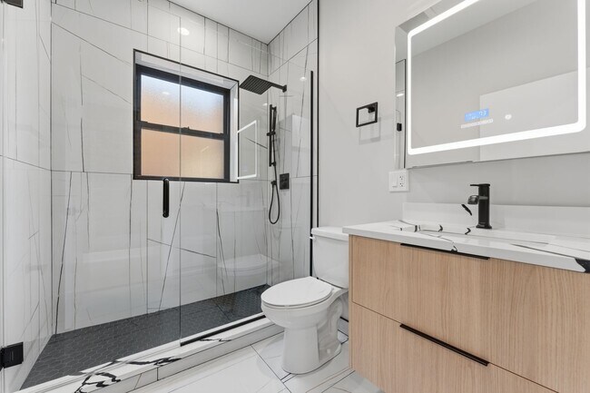 Photo - 7522 N Eastlake Ter Unit 2