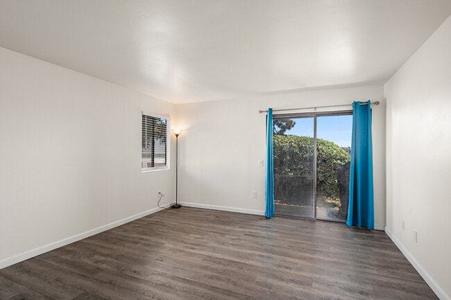 Photo - 2919 Cowley Way