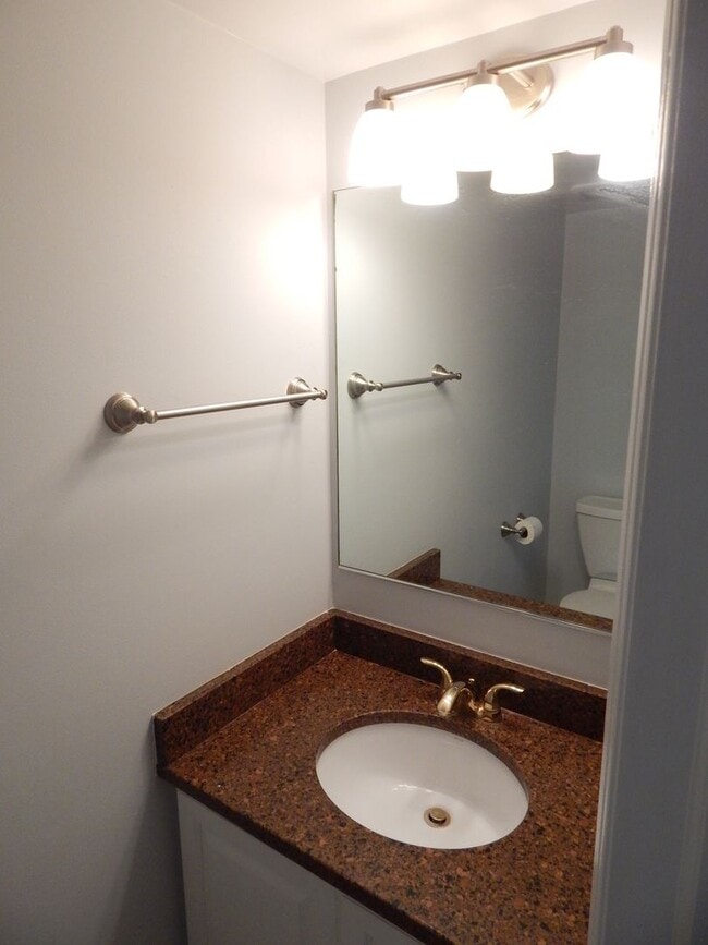 Photo - Cozy TH in Great Alexandria Location!