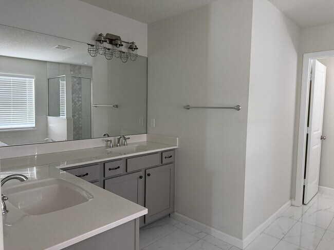 Photo - Gorgeous 3-4 bedroom Home off Becker