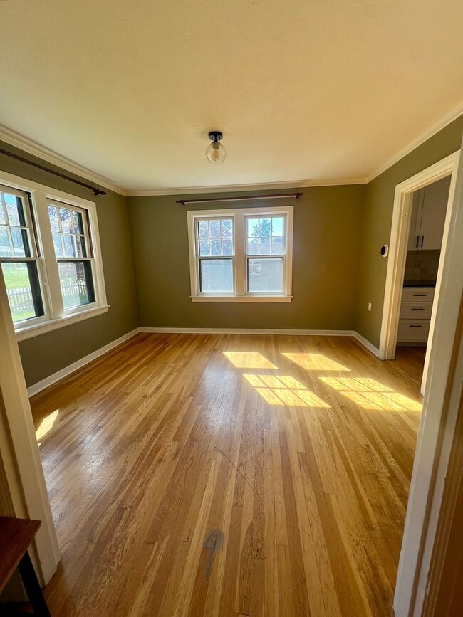 Photo - 4 Bedroom, 3.5 Bathroom Home - Located nea...