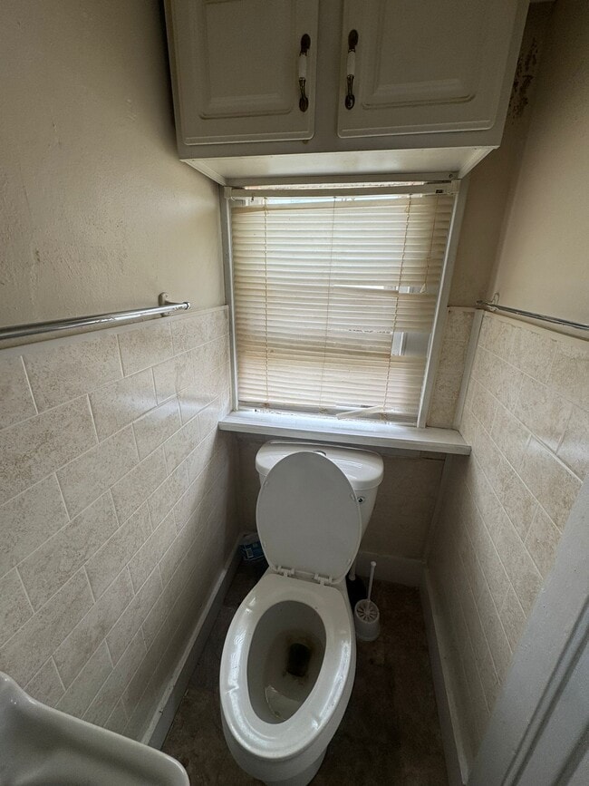 Photo - 554 W 9th St