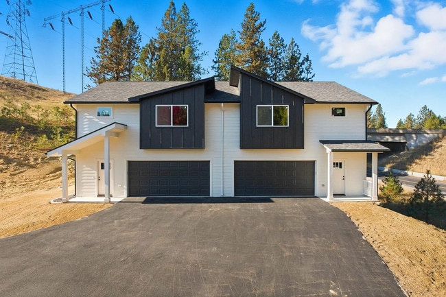 Photo - Stylish New Duplex with Scenic Surroundings