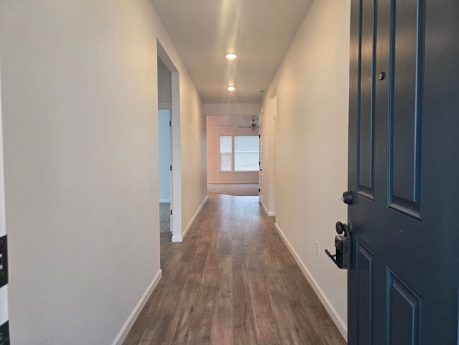 Photo - MOVE IN READY! Welcome Home! 3 bed/2 bath in West Richland