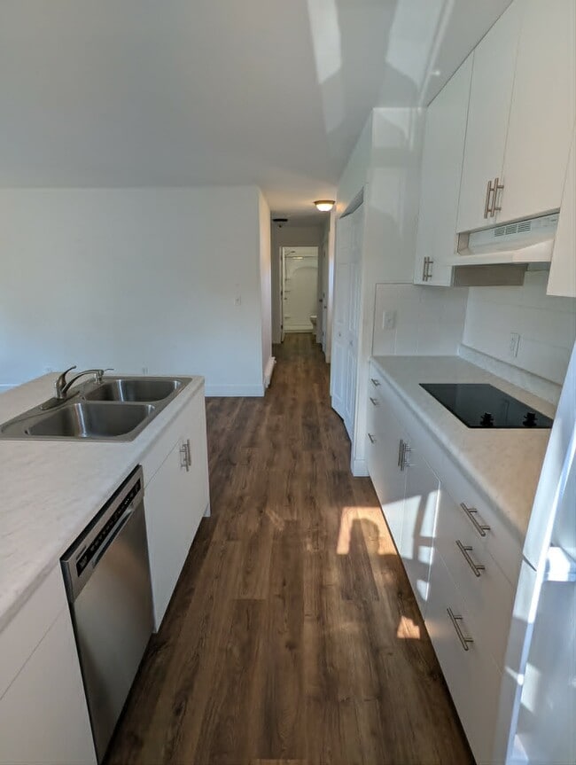 Photo - 114 W 14th St