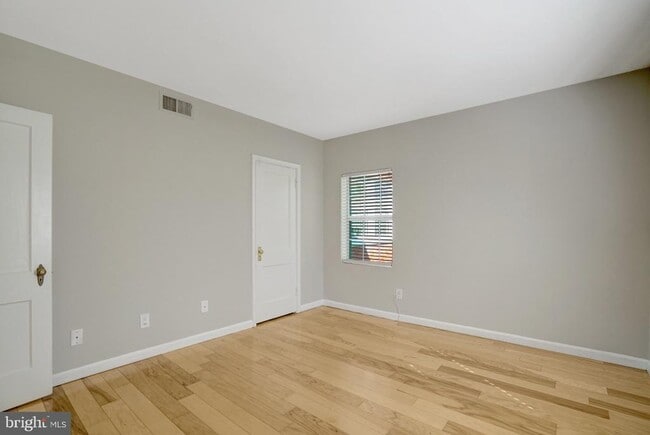 Photo - 1906 N Rhodes St Unidad 51