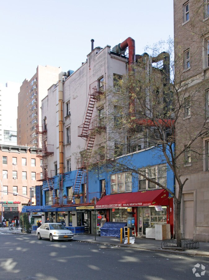 Photo - 135 E 28th St