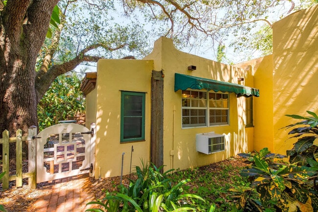Building Photo - 825 Alamanda St Rental