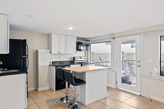 Photo - 4703 Beach Dr SW
