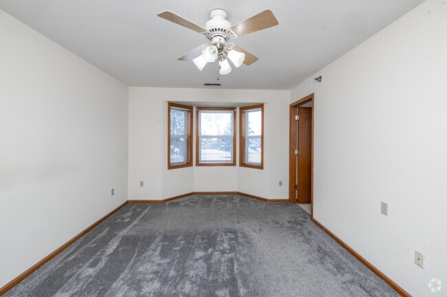 2BR, 2BA - 1,200SF - Bedroom