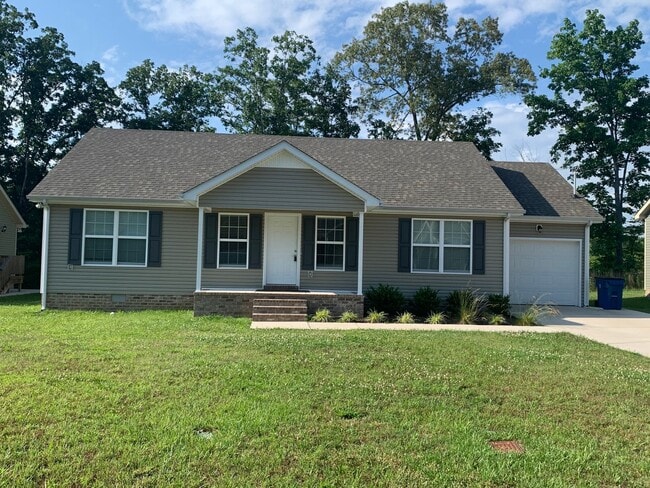 Building Photo - Beautiful 3 Bed, 2 Bath home located in Ma...