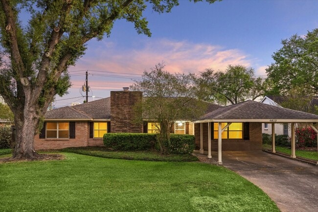 Building Photo - 9813 Pine Lake Dr