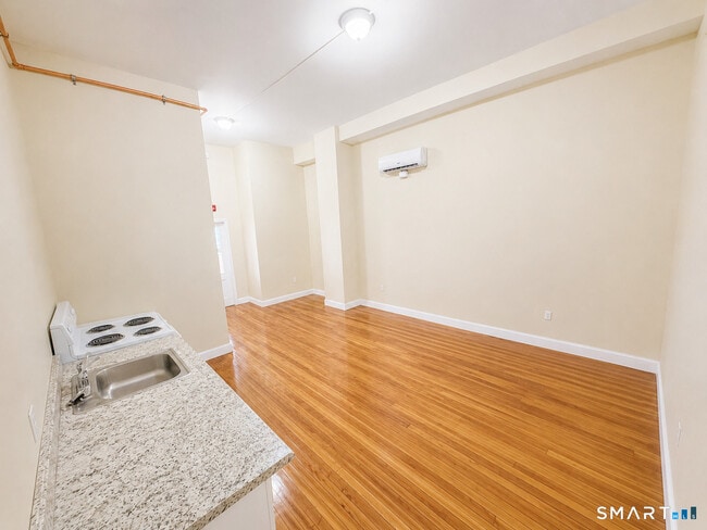 Photo - 105 Bank St Unit 1E