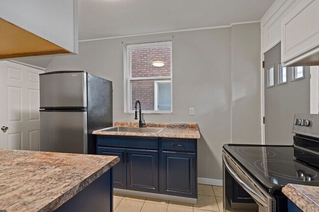 Photo - Brentwood - 3 Bedroom, 1 Bath Home - Compl...