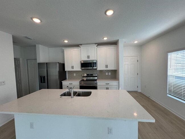 Photo - 466 Thompson Vlg Ave