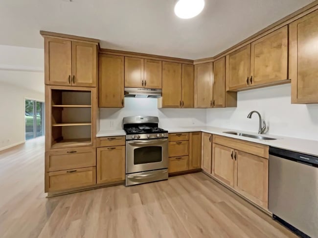 Photo - 6805 Crystalbrook Dr