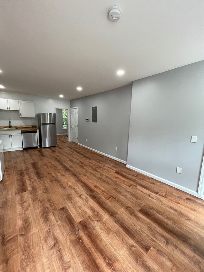 Photo - 106 Renwick St Unit 2