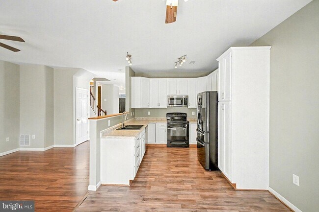 5218 Drakes Ct