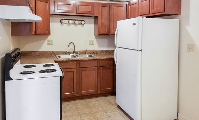 Kitchen - Midtown Gardens Apartments