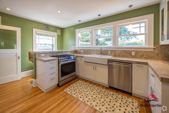 Building Photo - 3637 NE Alameda St Rental