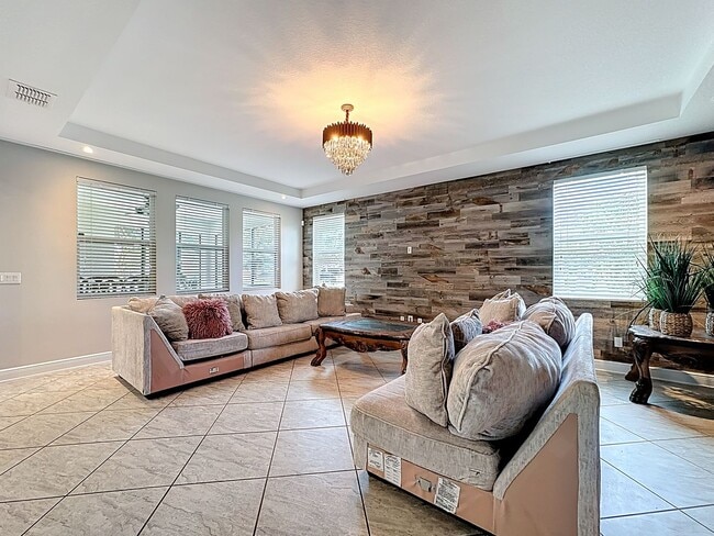 Photo - FURNISHED 4 Bedroom House + Office + Home ...